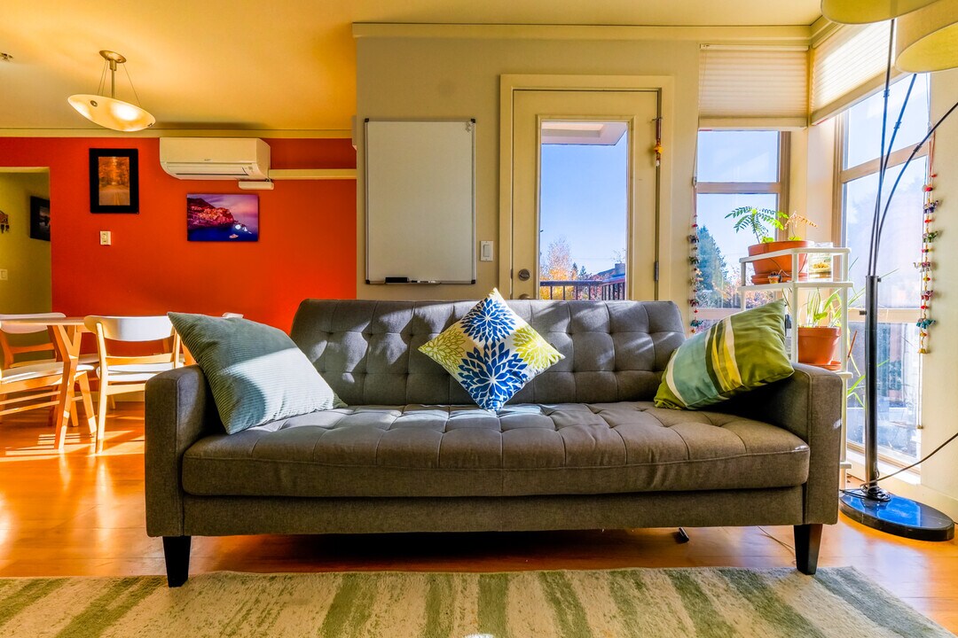 1310 N Lucas Pl, Unit 402 in Seattle, WA - Foto de edificio