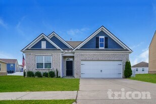 2028 Tate Farm Ln in White House, TN - Building Photo