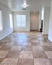 6062 St Petersburg Dr in Las Vegas, NV - Building Photo - Building Photo