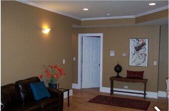1142 W Pratt Blvd in Chicago, IL - Building Photo - Building Photo