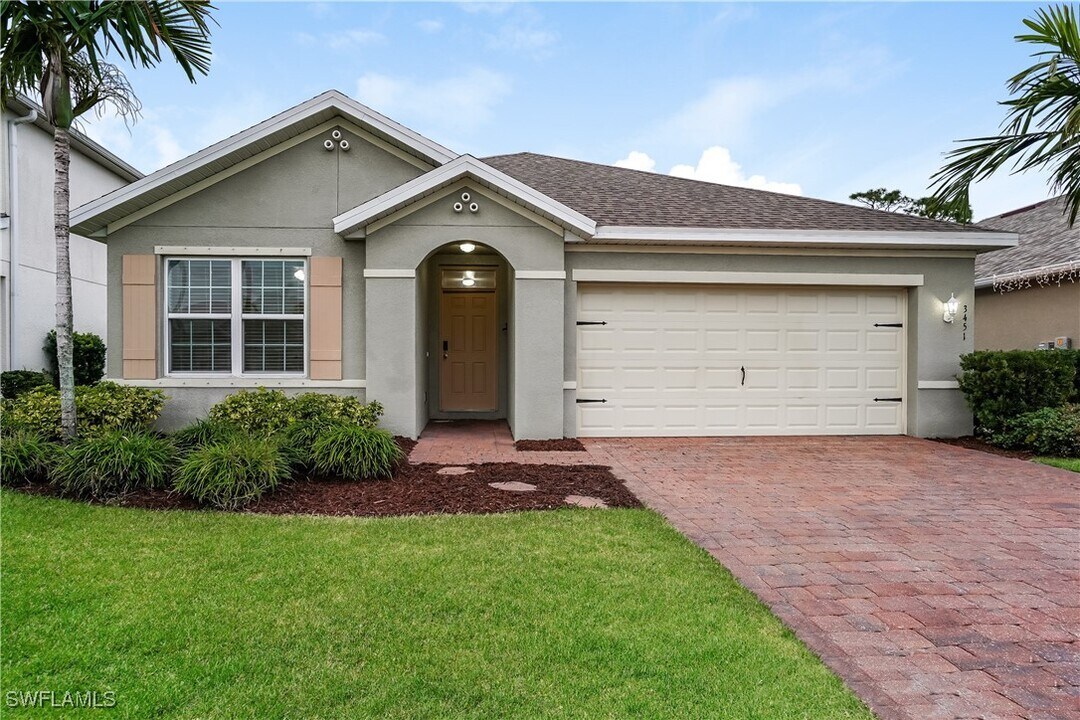 3451 Acapulco Cir in Cape Coral, FL - Building Photo