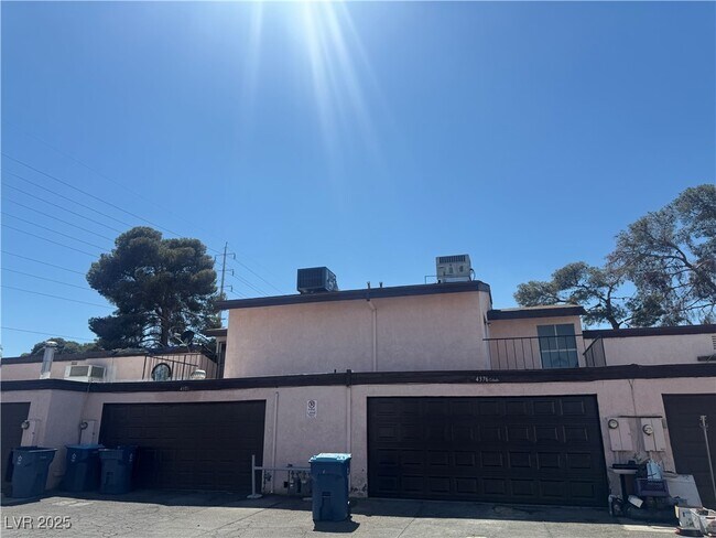 4378 Caliente St in Las Vegas, NV - Building Photo - Building Photo
