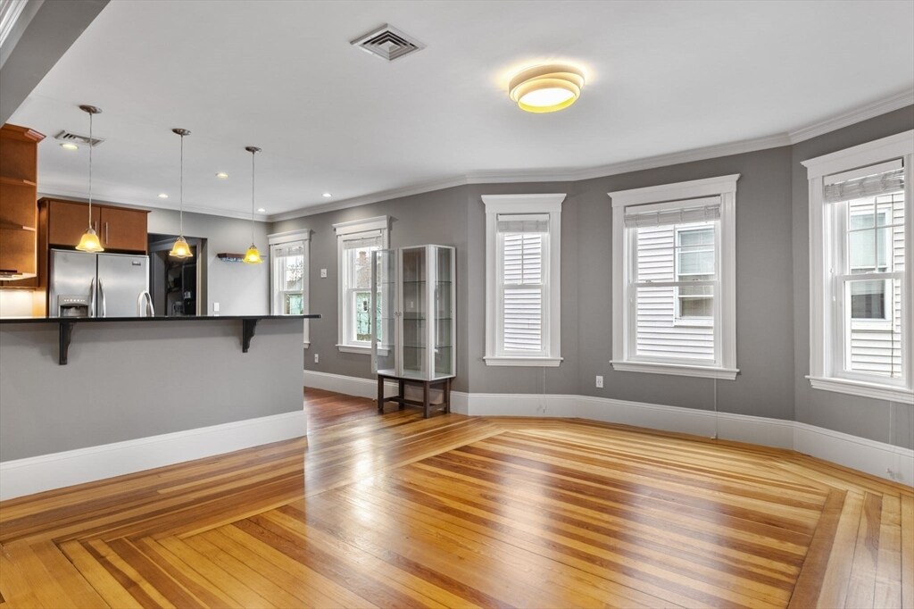 22 Clarendon Ave in Somerville, MA - Building Photo