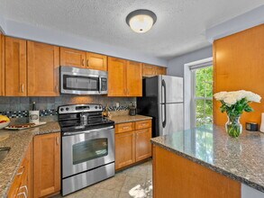 1636 Fieldthorn Dr in Reston, VA - Building Photo - Building Photo