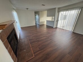 6936 Village Green Dr in Stockton, CA - Building Photo - Building Photo