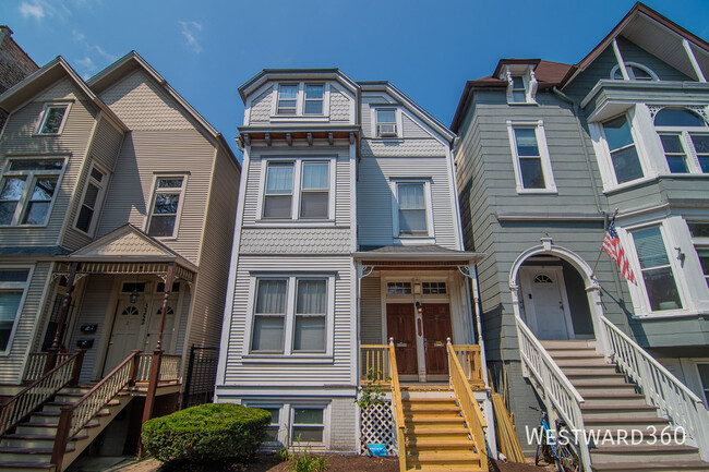 property at 3356 N Kenmore Ave
