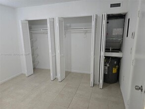 2401 Van Buren St in Hollywood, FL - Building Photo - Building Photo