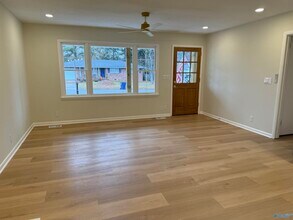 1002 Parcus Rd SE in Huntsville, AL - Foto de edificio - Building Photo