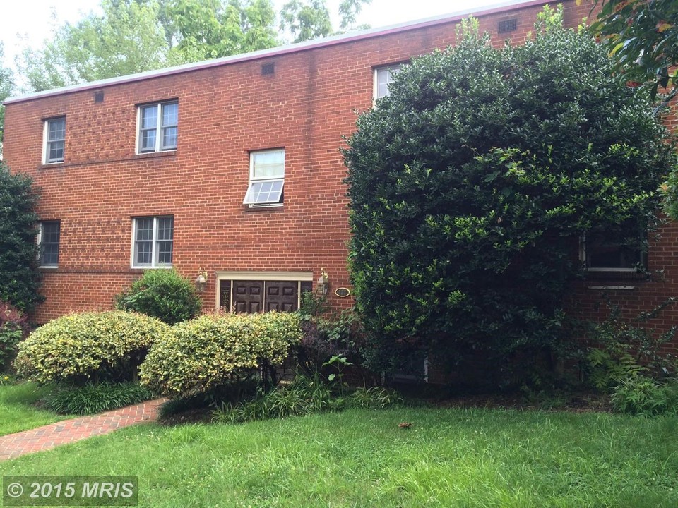 110 S Wise #3, heart of S. Arlington in Arlington, VA - Building Photo