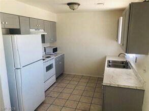 1832 Goldfield St in North Las Vegas, NV - Foto de edificio - Building Photo