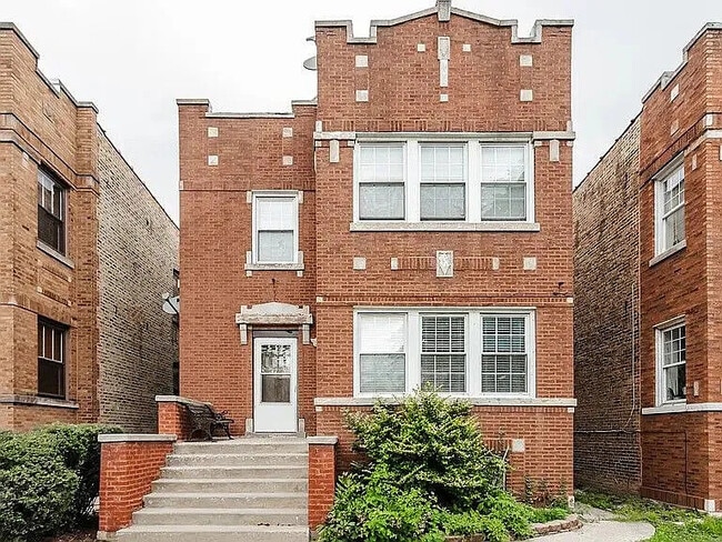 4708 W Altgeld St, Unit 1