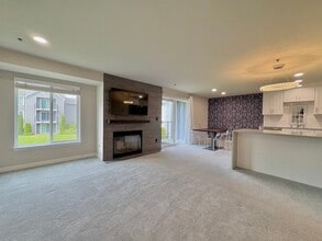 12510 109th Ct NE, Unit E202 in Kirkland, WA - Foto de edificio - Building Photo