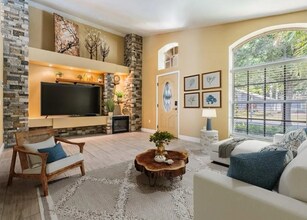 12813 Kings Lake Dr in Gibsonton, FL - Foto de edificio - Building Photo