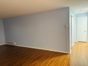 1915 White Chapel Dr in Mount Prospect, IL - Building Photo - Building Photo