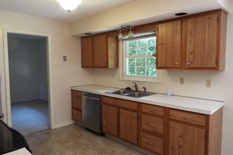 28266 Lee Hwy in Meadowview, VA - Building Photo - Building Photo