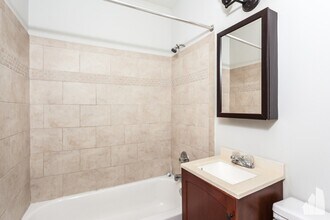 849 W Cornelia Ave, Unit 859-2w in Chicago, IL - Foto de edificio - Building Photo