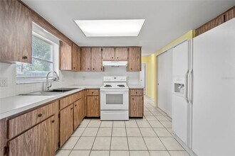 8247 Saybrook Dr in Port Richey, FL - Building Photo - Building Photo
