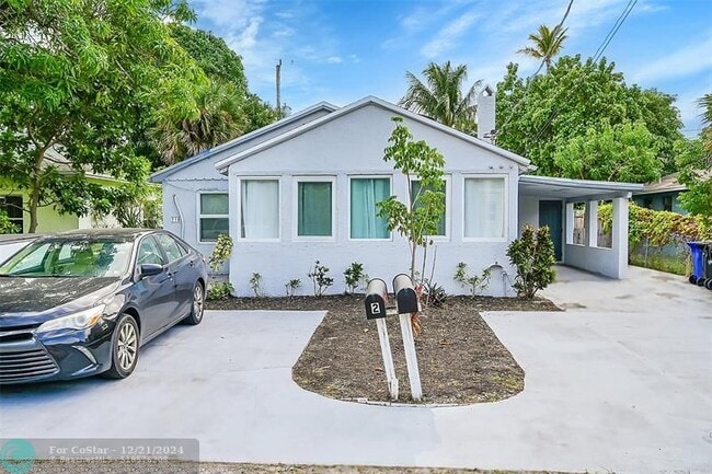 718 NE 14th St in Fort Lauderdale, FL - Foto de edificio - Building Photo