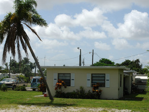 5924-5934 Taylor St in Hollywood, FL - Building Photo - Building Photo