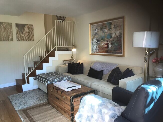 7386 Calle Real in Goleta, CA - Building Photo - Building Photo