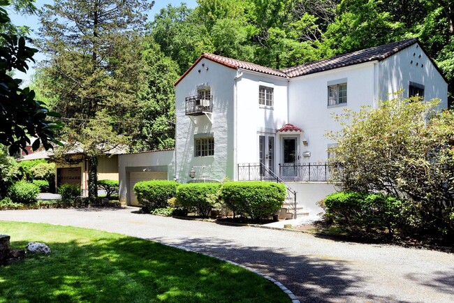 property at 1126 Post Rd