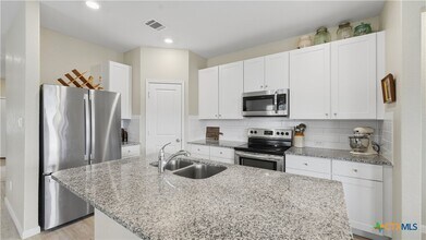 2717 San Martin Ln in Seguin, TX - Building Photo - Building Photo