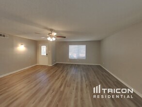 1210 Green Hill Dr in Arlington, TX - Foto de edificio - Building Photo