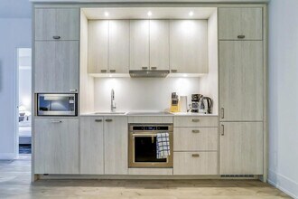 484 Front St W in Toronto, ON - Building Photo - Building Photo