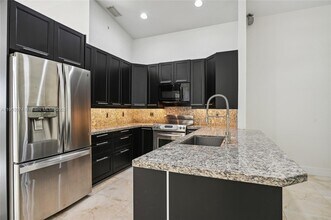 857 Sand Creek Cir in Weston, FL - Foto de edificio - Building Photo