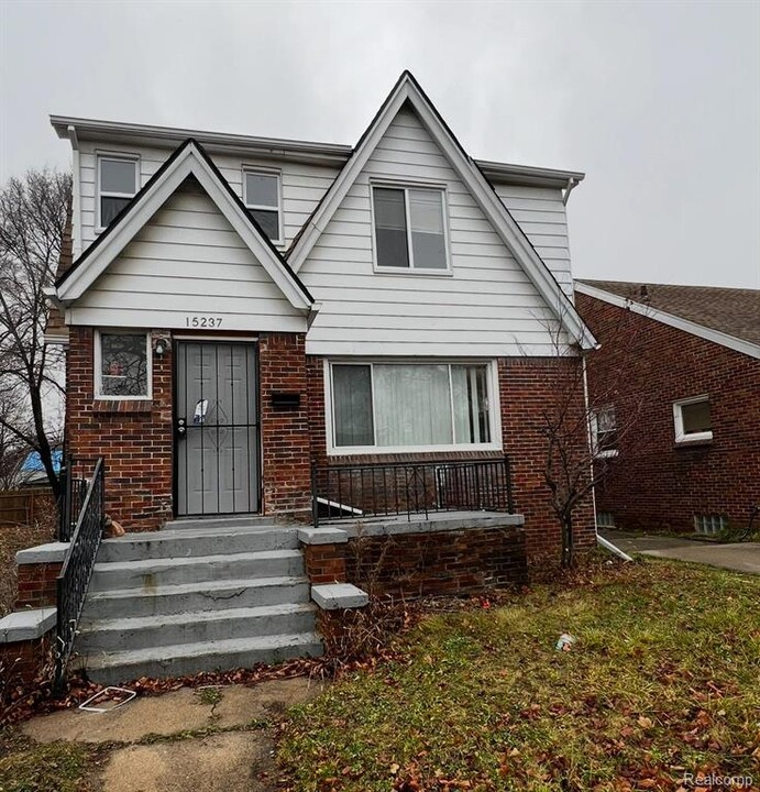 15237 Rochelle Ave in Detroit, MI - Building Photo