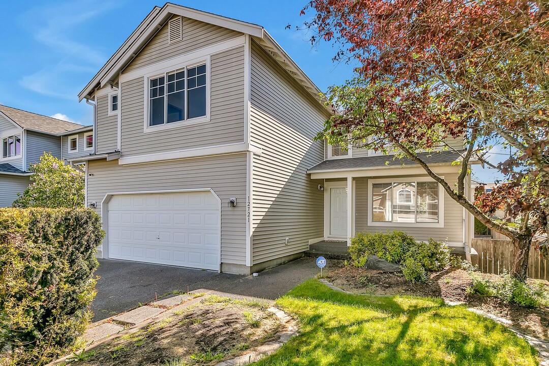 12721 117th Ave Ct E in Puyallup, WA - Building Photo