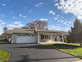 837 Martin Ave in Ephrata, PA - Building Photo