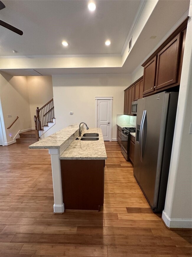 property at 902 W 20th St