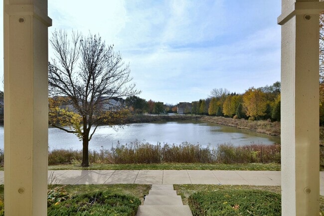 5502 Cambridge Way in Hanover Park, IL - Building Photo - Building Photo