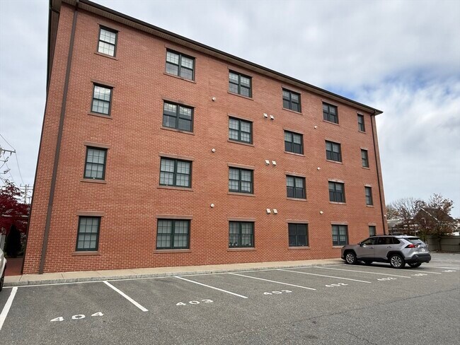 20 Locust St in Medford, MA - Building Photo - Building Photo
