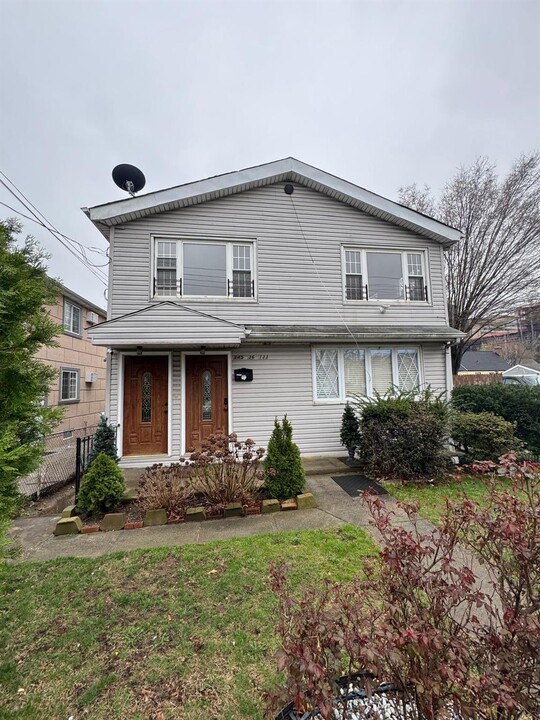 145-36 133rd Ave in Queens, NY - Foto de edificio