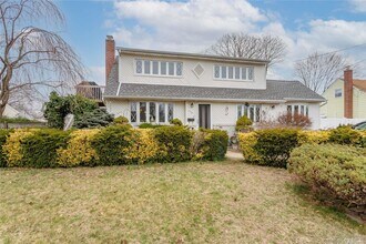 175 Wickfield Ln in North Babylon, NY - Building Photo - Building Photo