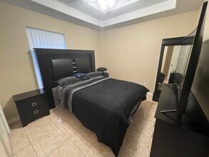 1803 W Bronze St, Unit 2 in Pharr, TX - Foto de edificio - Building Photo