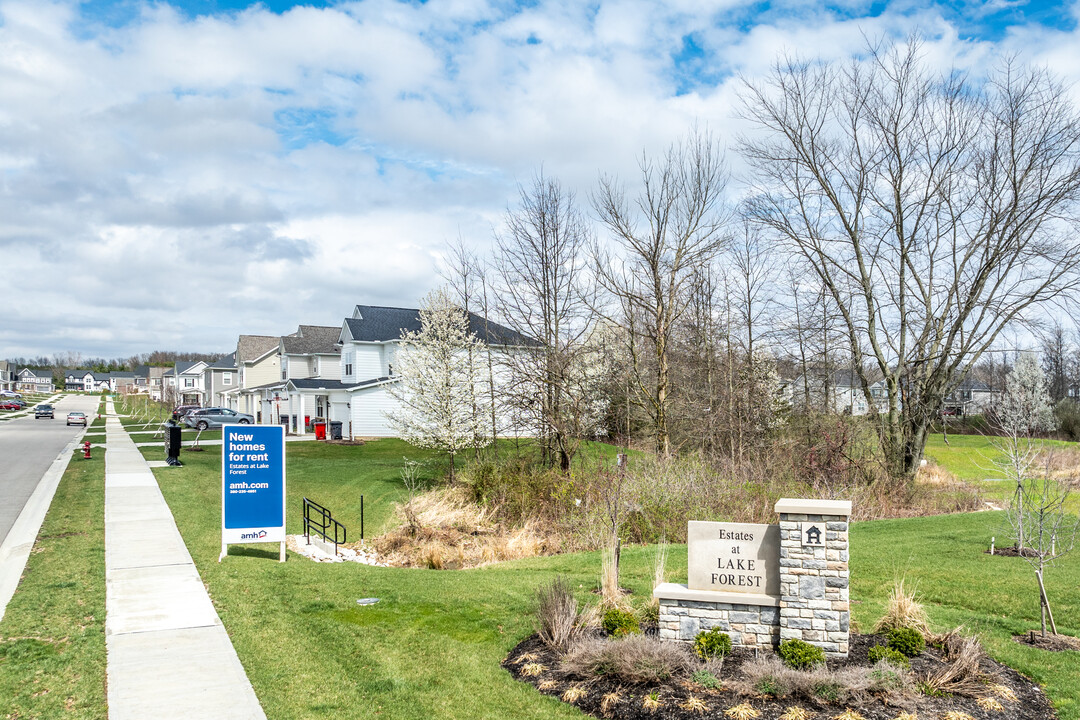 Estates at Lake Forest in Pickerington, OH - Building Photo