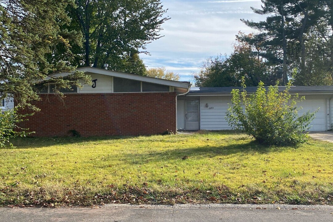 2280 Cherry Ln in Florissant, MO - Building Photo