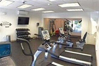 3 Stonehill Dr, Unit #1H in Stoneham, MA - Foto de edificio - Building Photo