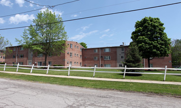 Stonegate Place in Warren, OH - Building Photo - Building Photo