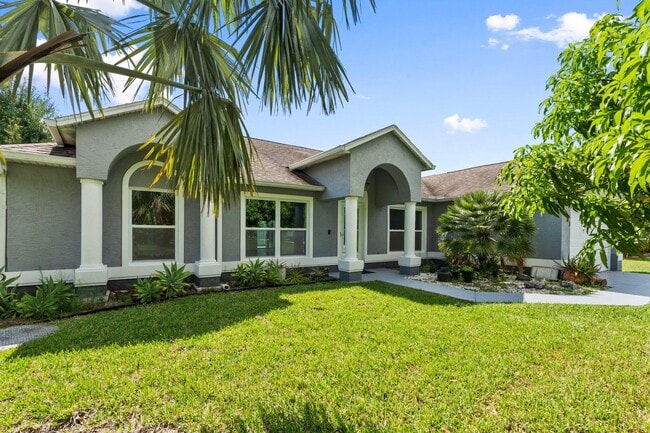 1901 SW Diamond St in Port St. Lucie, FL - Building Photo - Building Photo