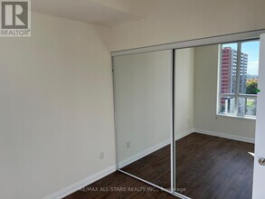 3260 Sheppard Ave E in Toronto, ON - Building Photo - Building Photo