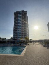 18021 Biscayne Blvd in Aventura, FL - Building Photo - Building Photo