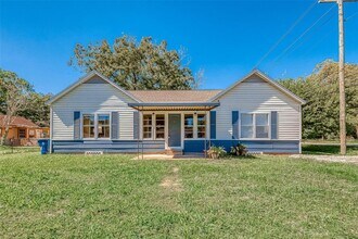 138 N Mattson St in West Columbia, TX - Building Photo - Building Photo