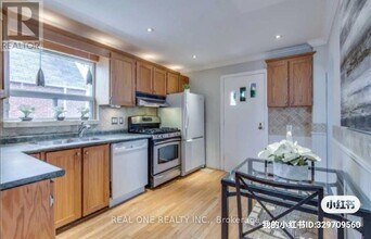 18 Gardens Crescent in Toronto, ON - Building Photo - Building Photo