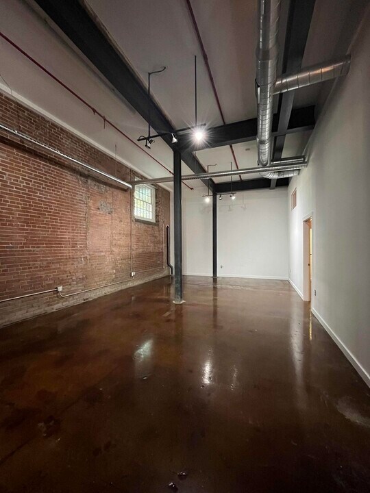 1350 Rosa L Parks Blvd in Nashville, TN - Building Photo