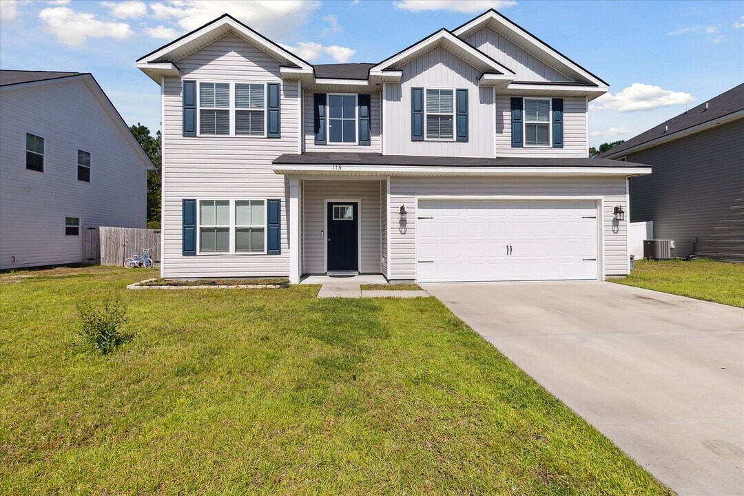 115 Fridley Ln in Hinesville, GA - Building Photo