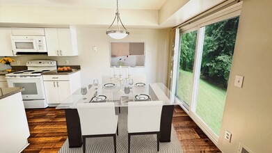 Foxpointe Townhomes in Farmington Hills, MI - Foto de edificio - Building Photo